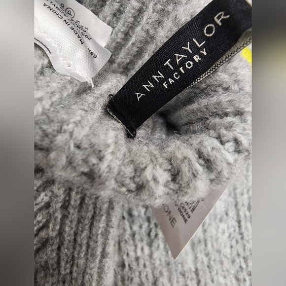 👸🧣🧤 NWT Ann Taylor Scarf & Glove Set - Picture 2 of 12